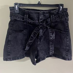 NWOT Indigo Rein Black High Waisted Belted Jean Shorts. Size 9/28.